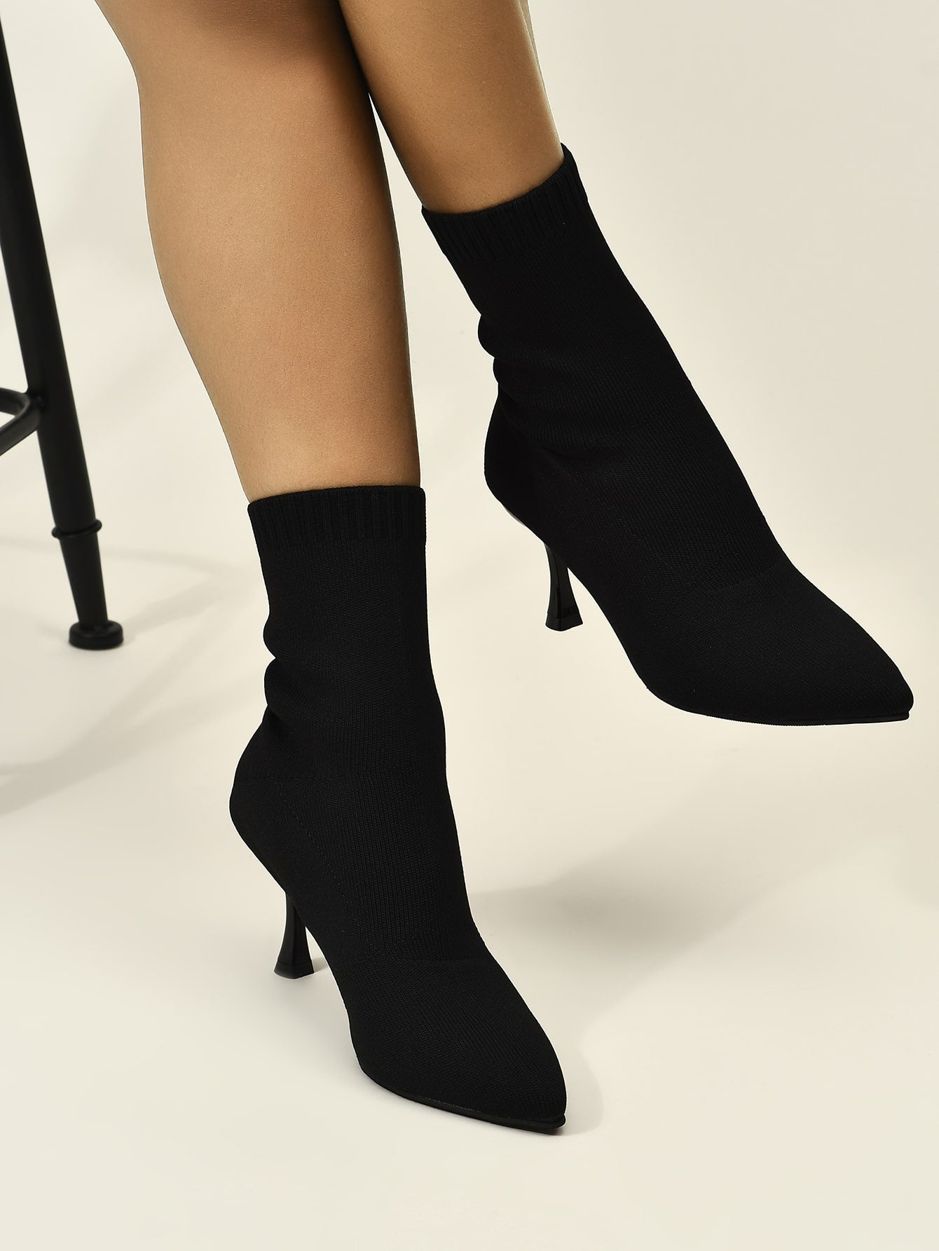BOTAS MINIMALISTAS DE PUNTA