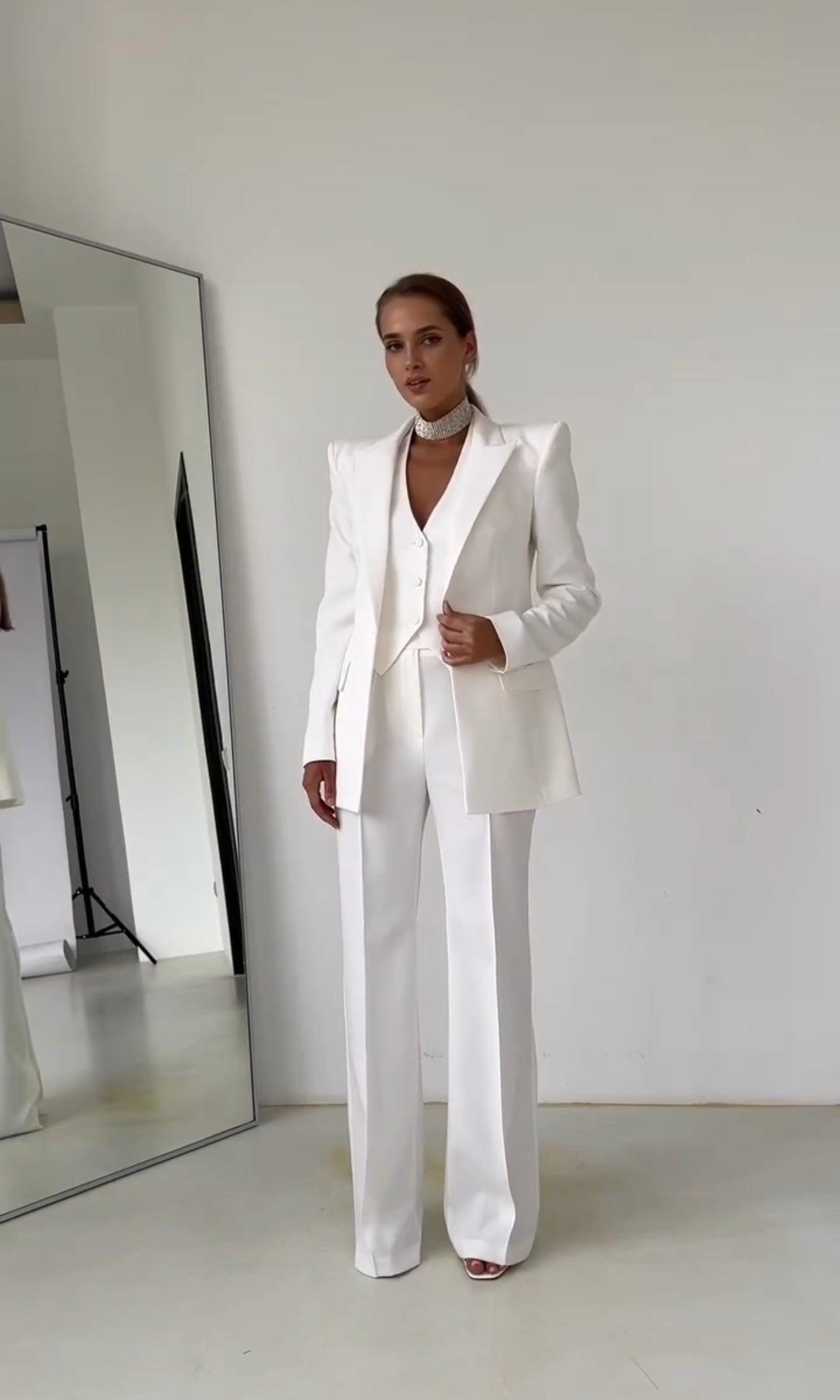 TRAJE ESCARLATA