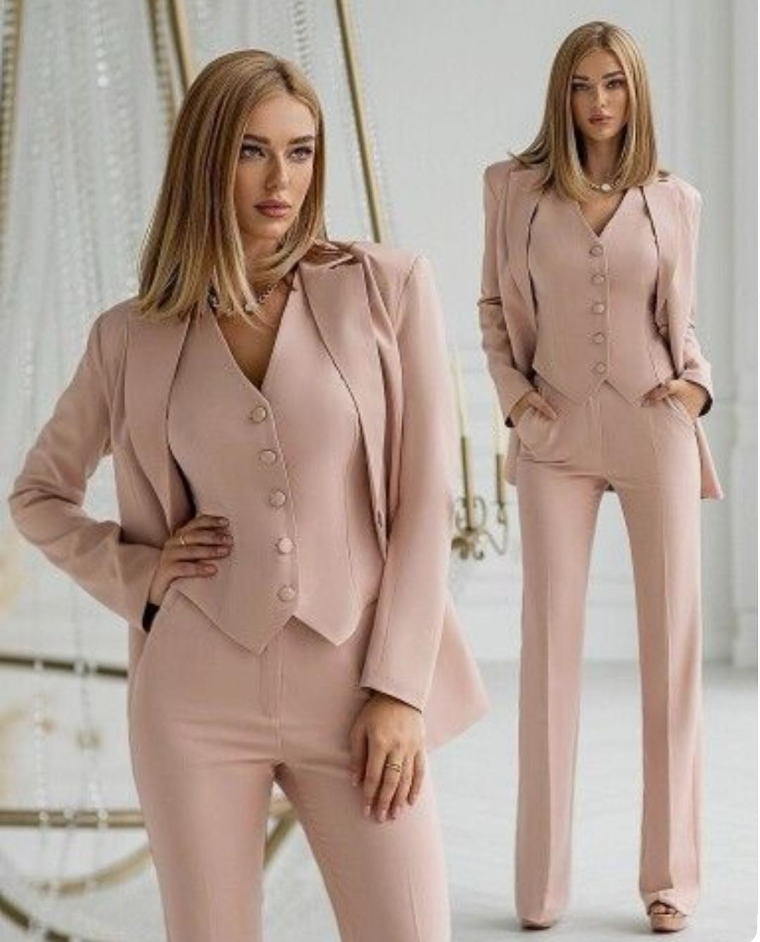 TRAJE ESCARLATA