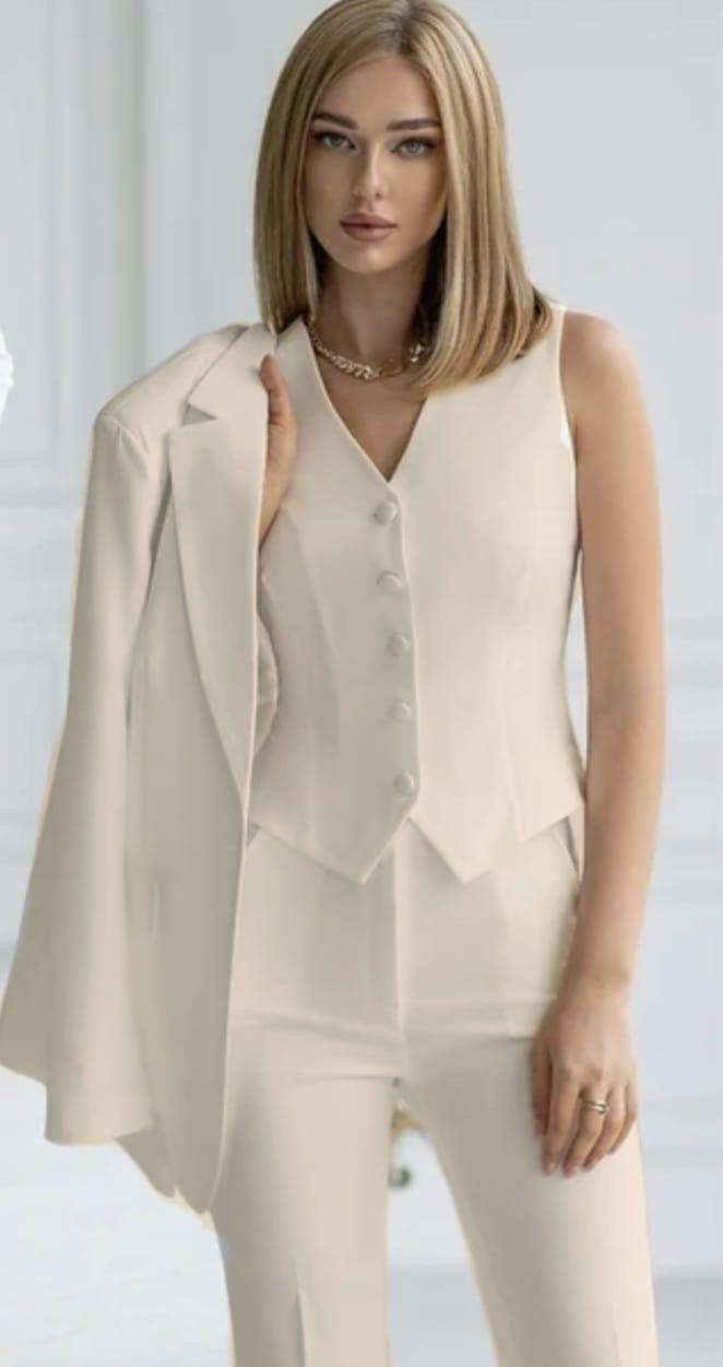 TRAJE ESCARLATA